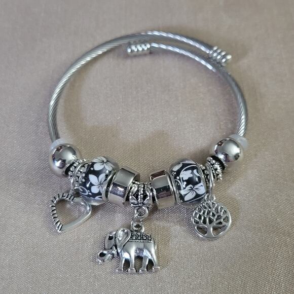 Elephant, tree of life, heart charm bangle bracelet, floral beads - Picture 2 of 4